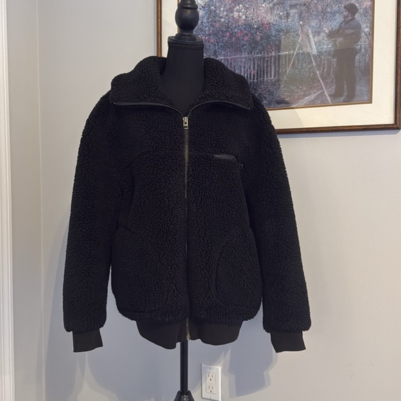 Aritzia - Wilfred Free - Zip Up Teddy Jacket - Black - Size M - Picture 3 of 10